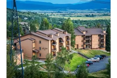 Image de Luxury Ski-In/Out Condo! Free Shuttle/Hot Tub Open