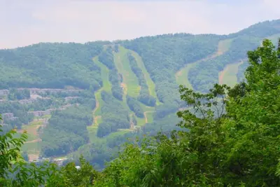 Image de New Years retreat in the mountains indoor hot tub an skiing and indoor waterpark
