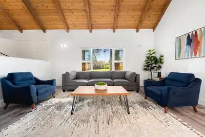 Image de 5 Bd Home/Pool /Game Rm/King Bed/High Ceiling