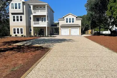 Image de Luxury Beach House! Only Two Blocks from the Beach!