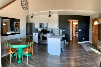 Image de *Mountain Top* Panoramic Lake View - Monthly