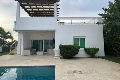 3bd/3bth guest-friendly villa with private pool in luxury beachfront resort