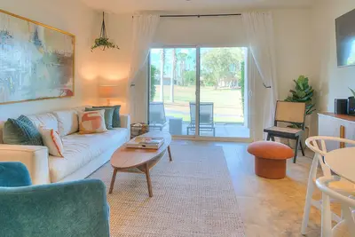 Image de Modern condo w/golf, pool, spa and beautiful mountain views