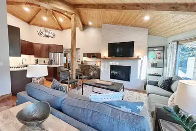 Image de Echo Summit Cabin: Modern, Family Friendly, Hot Tub, 1 mi. to Sierra Ski Resort!