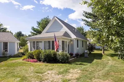 Quiet Cottage in Summer Village with Central Air close to the Ocean!