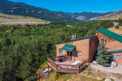 Image de Incredible Views - Sleeps 19 People- Perfectly Situated Between Red Lodge Mountain and Downtown!