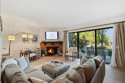 Image de Cozy Lake Geneva Retreat | Amenities | WiFi