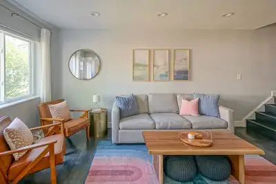 Image de Comfy Cute Condo - entire home