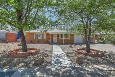 Image de Stylish new furnishings for the holidays.