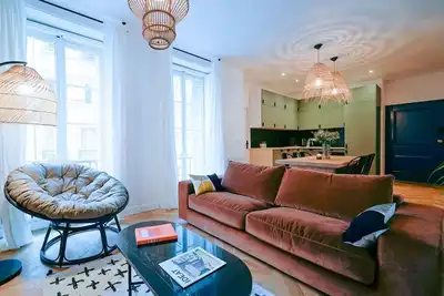 Image de Parisuites Hébergement 6 personnes Central Grands Boulevards Design Folies Bergères