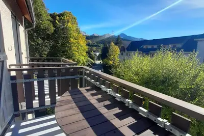 Image de Grand appartement avec poêle, 2 chambres et dortoir près du village