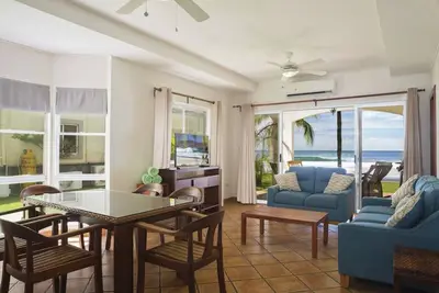 Villas Iguana A-14: Beachfront Condo!