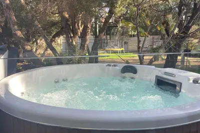 Image de Allure Beach House, Rye - 1 Night Free! * - Tranquil retreat with heated outdoor spa, close to beach