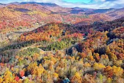 Image de Black Bear Cabin  by Chatuge Home Concierge<br>hot tub, pool table