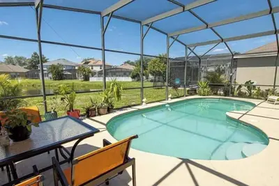 Marvelous Villa, 4 beds 4 bath, pool and lake front