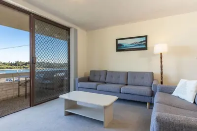 Image de Lakeshore Lodge 2: 2 Br, 1 Ba Apartment in Forster, Sleeps 4