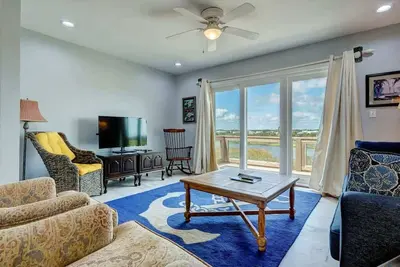 Image de Beautifully Remodeled Beach Home