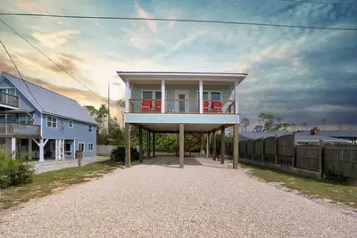 Image de Pet Friendly 3br in Quiet Beacon Hill with Short Walk to Beach ~ The Starfish