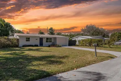 Image de Beautiful Coastal Cottage near Downtown & Beaches!