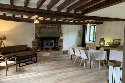 Image de Grande maison de campagne chaleureuse et tranquille