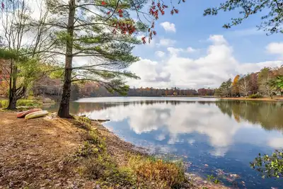 Image de Secluded Lakefront Retreat: Fishing/Kayak/Paddleboard/Pets are Welcome