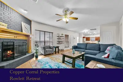 Image de Newly Renovated Pool\/Spa | Luxe 4b Rowlett Retreat | Lake View | Whole Home