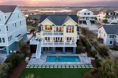 Image de Palmettos & Sunshine: Oceanfront Luxury w/ Pool, Hot Tub, & Stunning Views