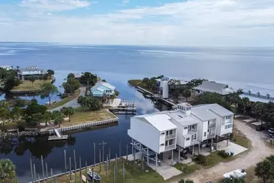 Image de Gulf Front Town Home with Boat Dock- Fisherman's Paradise!