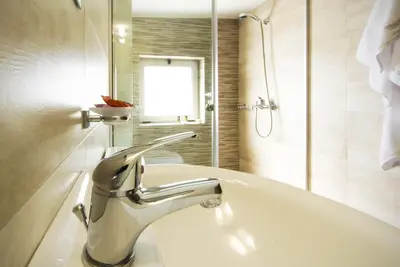 Image de Modern villa with outdoor swimming pool close to the beach