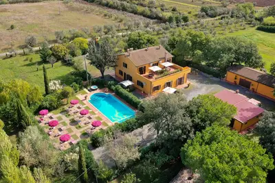 Image de Maison de 65 mc avec piscine dans la campagne toscane à seulement 3 km de la mer