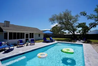 Image de Heated Pool Southern Mermaid Cottage Pet Friendly