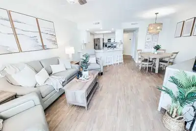 Image de Sunrise Solitude Oceanfront Condo - Heated Saltwater Pool Incredible Sunrises