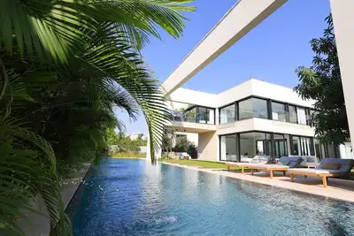 Luxurious Villa 5 Min From The Beach