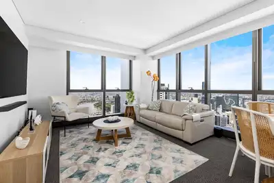 Image de Stunning River View 2-Bed with Pool, Sauna and Gym