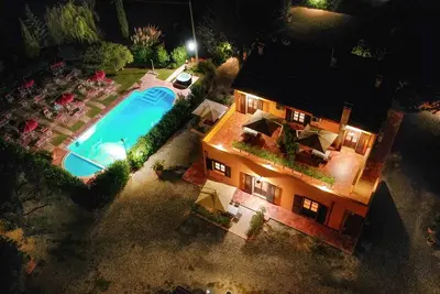 Image de Maison de 58 mc dans la campagne toscane avec vue sur la piscine, 3 km de la mer