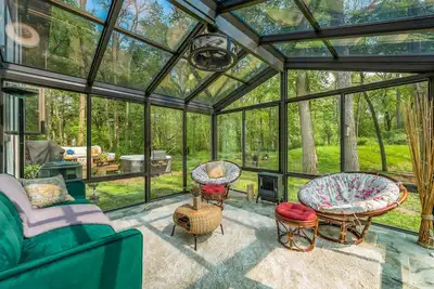 Image de Luxury Lake Geneva cottage w\/hot tub on 2-acres