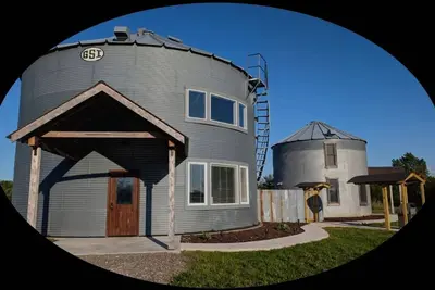 Image de Luxury Silo, King bed Wi-Fi, Grill, Fire pit. Sunsets in the country \n