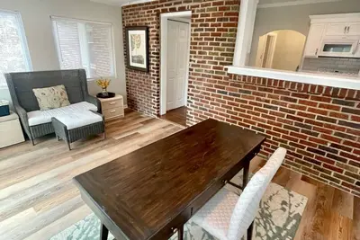 Image de Cheerful cottage w/work space near hospitals