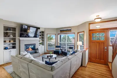 Image de TheNest @Eagle Crest! Your gateway stop to R&R: Private Hot tub, deck & patios