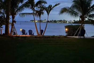 Image de \"Old Florida\" Charm w\/Private Beach in Hidden Neighborhood near Downtown St Pete