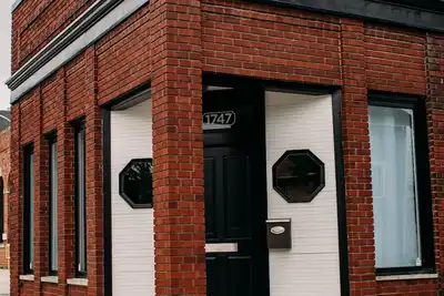 Image de Romantic Brick Hearth - entire building near Dtfw!