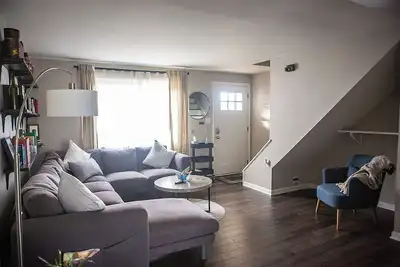Image de Bright, Modern Townhome with Natural Light
