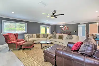 Image de 3 Mi to Dtwn Bradenton: Home w/ Yard!