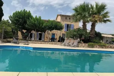 Image de Spacieuse Bastide Provençale avec piscine