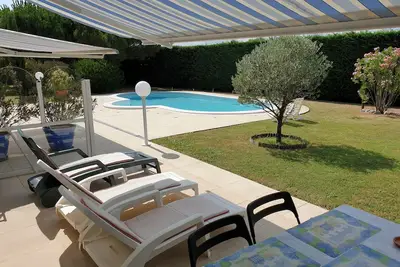Image de Studio meublé équipé, jardin, piscine
