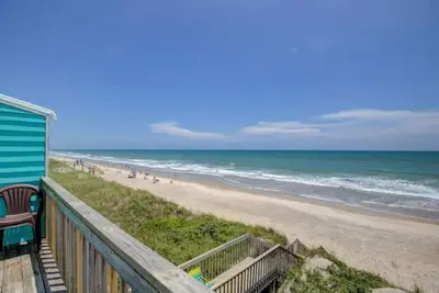Image de Jolly Roger- Oceanfront   - Pet Friendly-Linens and Beach Towels provided