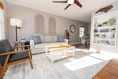 Image de Cozy Bungalow - less than 1 mi from downtown Cary