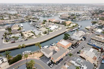 Image de A Wave from It All - Waterfront Oasis by the Ocean