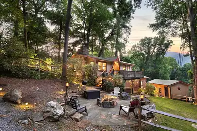 Image de High-Speed WiFi, Pool Table, private Hot Tub, Fire Pit, Game Room, 2 Kitchens!