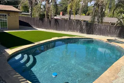 Image de Woodland Hills 3 bedroom w/ pool and spa